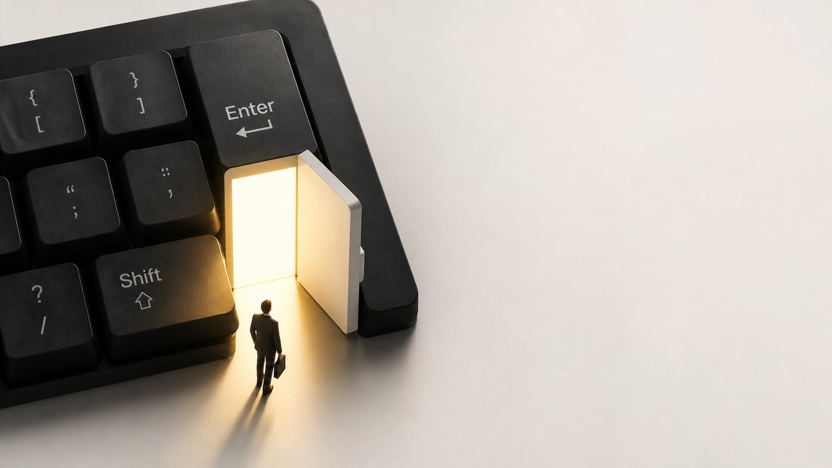 Un homme d'affaires face à une porte lumineuse ouverte dans un clavier — franchir le pas.